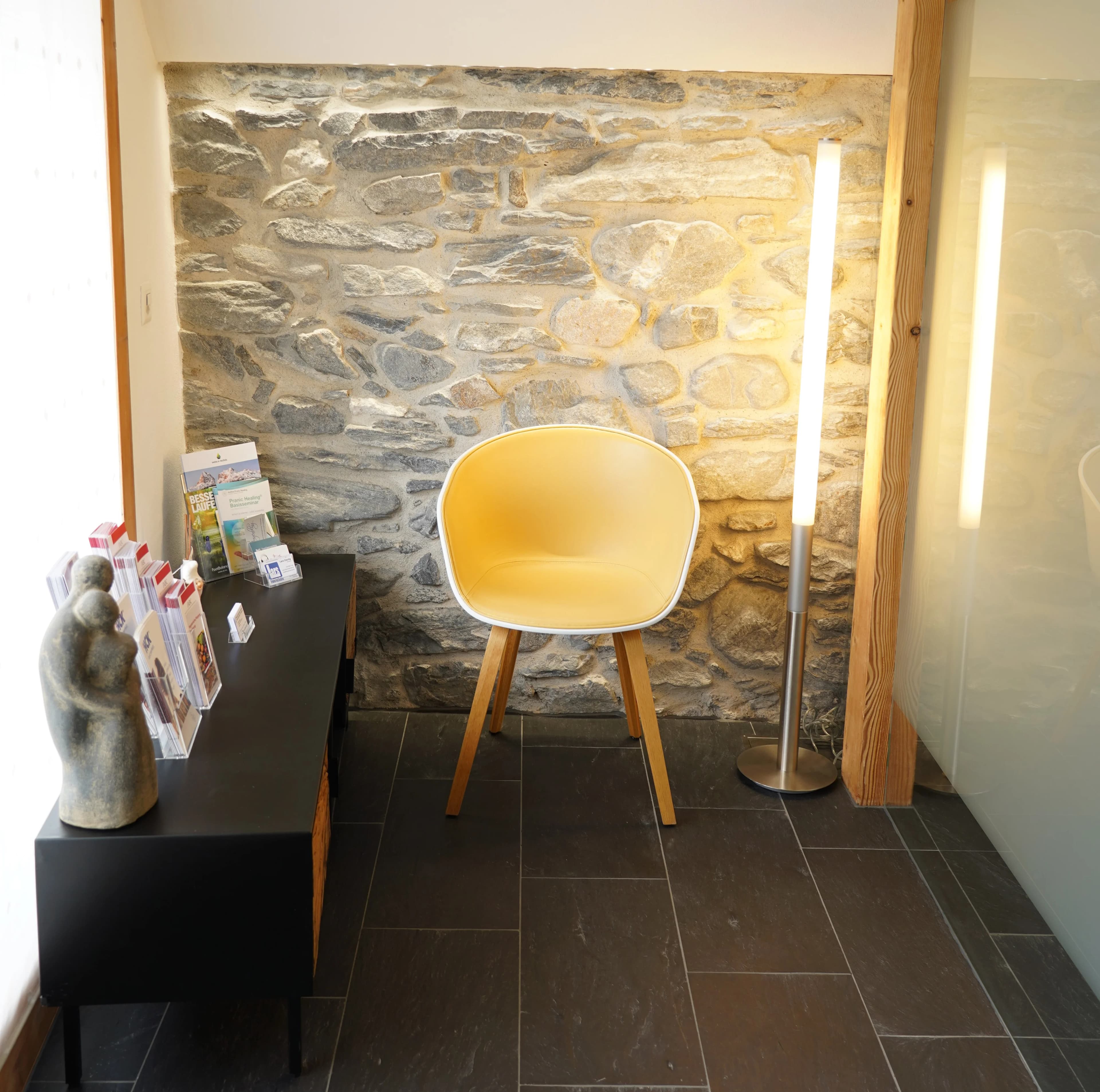 Empfangsbereich – Praxis Keo Schrofer